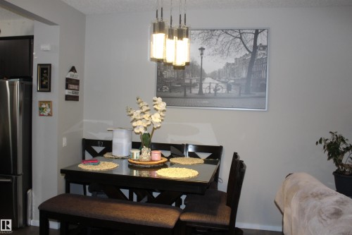 405 Orchards Boulevard, Edmonton, AB - Indoor Photo Showing Dining Room