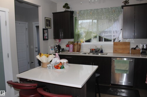 405 Orchards Boulevard, Edmonton, AB - Indoor Photo Showing Kitchen With Double Sink