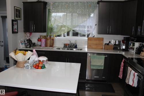 405 Orchards Boulevard, Edmonton, AB - Indoor Photo Showing Kitchen With Double Sink