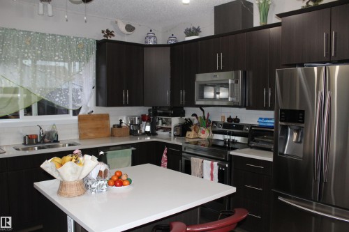 405 Orchards Boulevard, Edmonton, AB - Indoor Photo Showing Kitchen With Stainless Steel Kitchen With Double Sink With Upgraded Kitchen