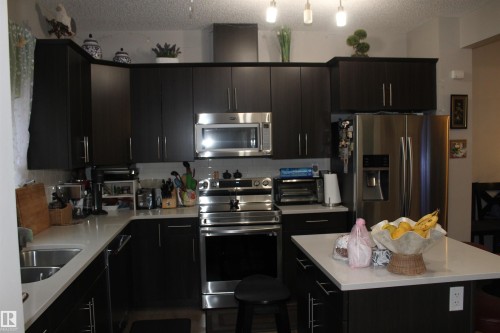 405 Orchards Boulevard, Edmonton, AB - Indoor Photo Showing Kitchen With Stainless Steel Kitchen With Double Sink With Upgraded Kitchen