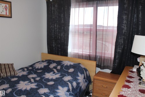 405 Orchards Boulevard, Edmonton, AB - Indoor Photo Showing Bedroom