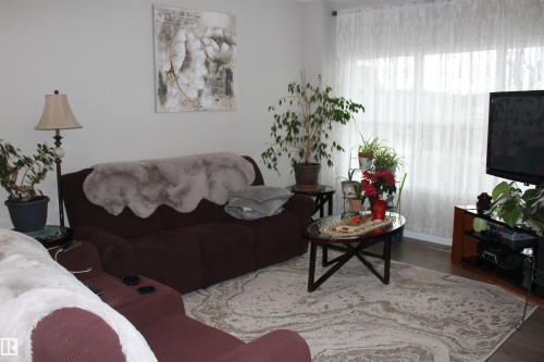 405 Orchards Boulevard, Edmonton, AB - Indoor Photo Showing Living Room