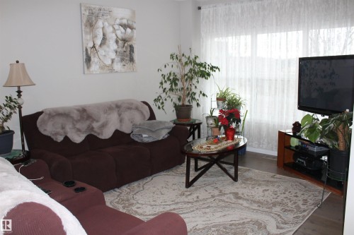 405 Orchards Boulevard, Edmonton, AB - Indoor Photo Showing Living Room