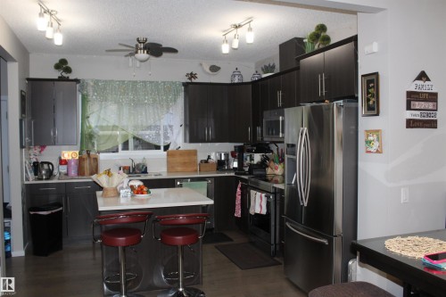 405 Orchards Boulevard, Edmonton, AB - Indoor Photo Showing Kitchen With Stainless Steel Kitchen
