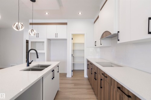463 Bank Wynd, Leduc, AB - Indoor Photo Showing Kitchen With Double Sink With Upgraded Kitchen