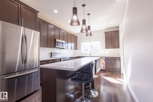 12212 124 Street, Edmonton, AB - Indoor Photo Showing Kitchen With Upgraded Kitchen