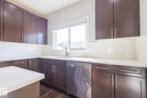 12212 124 Street, Edmonton, AB - Indoor Photo Showing Kitchen With Upgraded Kitchen