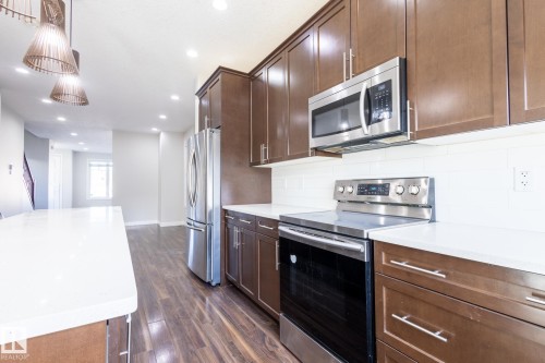 12212 124 Street, Edmonton, AB - Indoor Photo Showing Kitchen With Upgraded Kitchen