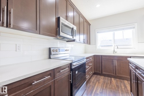 12212 124 Street, Edmonton, AB - Indoor Photo Showing Kitchen With Upgraded Kitchen