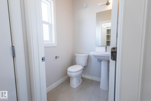 12212 124 Street, Edmonton, AB - Indoor Photo Showing Bathroom