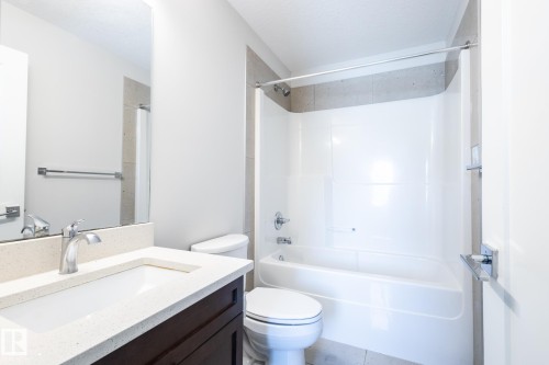 12212 124 Street, Edmonton, AB - Indoor Photo Showing Bathroom