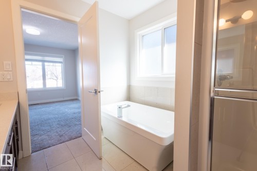 12212 124 Street, Edmonton, AB - Indoor Photo Showing Bathroom