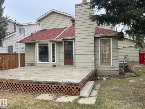 Expansive rear deck featuring lattice skirting and a concrete step - 9320 175 Street, Edmonton, AB - Outdoor