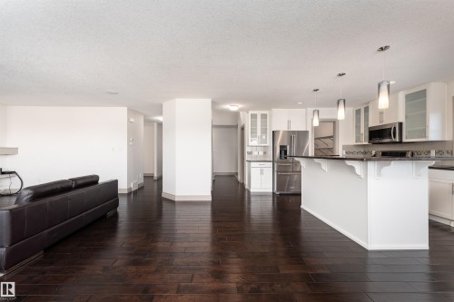 5414 Bonaventure Avenue, Edmonton, AB - Indoor Photo Showing Kitchen With Upgraded Kitchen