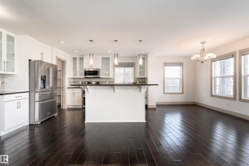 5414 Bonaventure Avenue, Edmonton, AB - Indoor Photo Showing Kitchen With Upgraded Kitchen