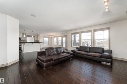 5414 Bonaventure Avenue, Edmonton, AB - Indoor Photo Showing Living Room