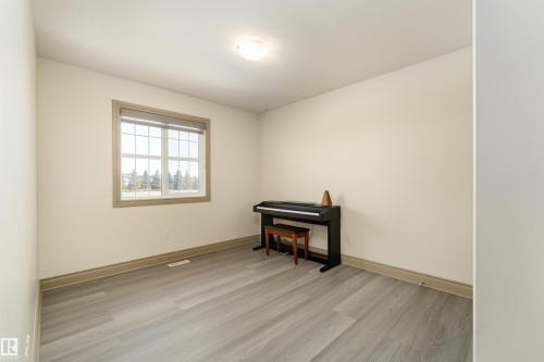 5414 Bonaventure Avenue, Edmonton, AB - Indoor Photo Showing Other Room