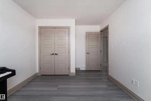 5414 Bonaventure Avenue, Edmonton, AB - Indoor Photo Showing Other Room