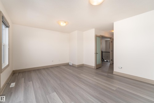 5414 Bonaventure Avenue, Edmonton, AB - Indoor Photo Showing Other Room