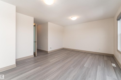 5414 Bonaventure Avenue, Edmonton, AB - Indoor Photo Showing Other Room