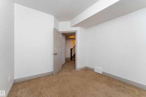 5414 Bonaventure Avenue, Edmonton, AB - Indoor Photo Showing Other Room