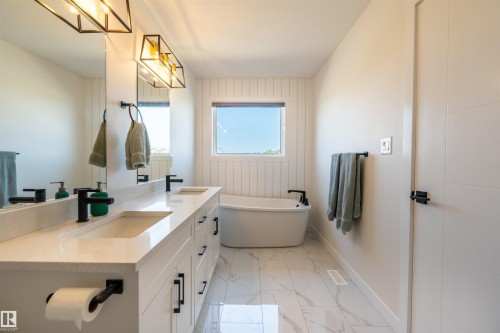 304 Fundy Way, Cold Lake, AB - Indoor Photo Showing Bathroom