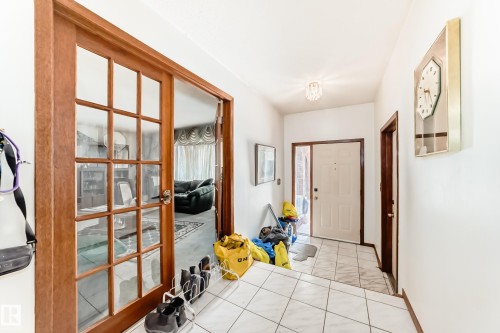 Foyer with ceramic tile flooring leading to a front entry door with sidelight - 208 Willow Crescent, Wetaskiwin, AB - Indoor Photo Showing Other Room