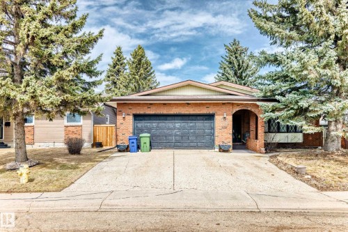 Brick facade residence featuring an attached double garage - 208 Willow Crescent, Wetaskiwin, AB - Outdoor