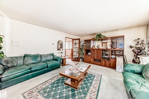 208 Willow Crescent, Wetaskiwin, AB - Indoor Photo Showing Living Room