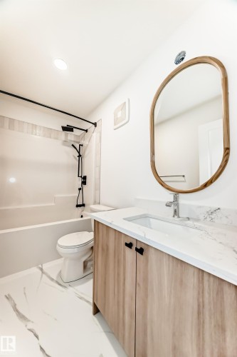 8235 Kiriak Loop, Edmonton, AB - Indoor Photo Showing Bathroom