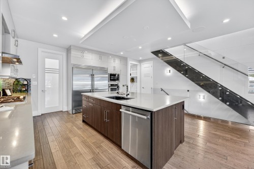 14132 97 Avenue, Edmonton, AB - Indoor Photo Showing Kitchen With Upgraded Kitchen
