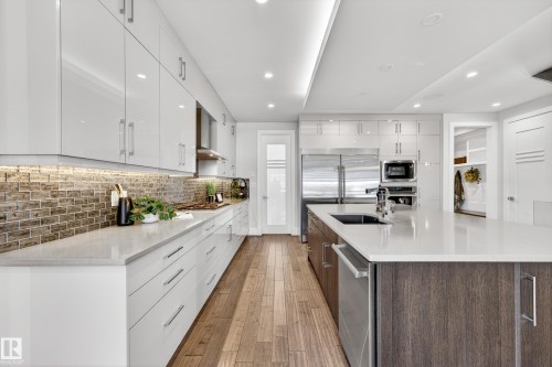 14132 97 Avenue, Edmonton, AB - Indoor Photo Showing Kitchen With Upgraded Kitchen
