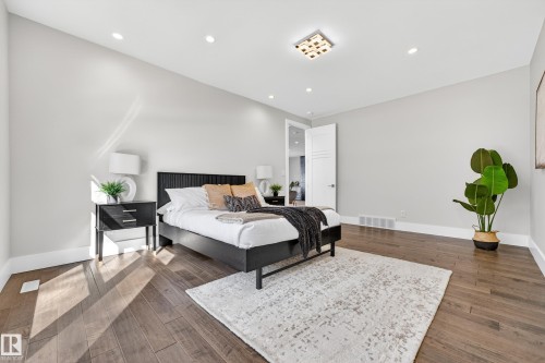 14132 97 Avenue, Edmonton, AB - Indoor Photo Showing Bedroom