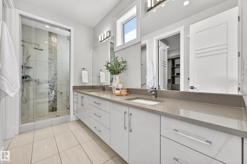 14132 97 Avenue, Edmonton, AB - Indoor Photo Showing Bathroom