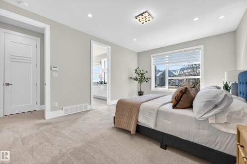 14132 97 Avenue, Edmonton, AB - Indoor Photo Showing Bedroom