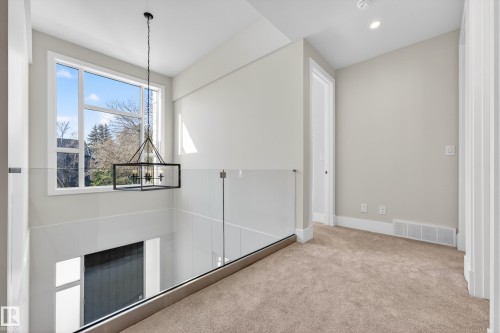 14132 97 Avenue, Edmonton, AB - Indoor Photo Showing Other Room