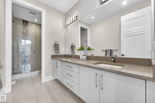 14132 97 Avenue, Edmonton, AB - Indoor Photo Showing Bathroom