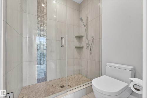 14132 97 Avenue, Edmonton, AB - Indoor Photo Showing Bathroom