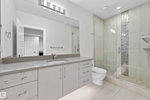 14132 97 Avenue, Edmonton, AB - Indoor Photo Showing Bathroom