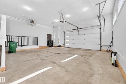 14132 97 Avenue, Edmonton, AB - Indoor Photo Showing Garage