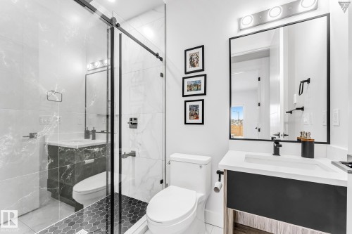 3130 Kostash Green, Edmonton, AB - Indoor Photo Showing Bathroom