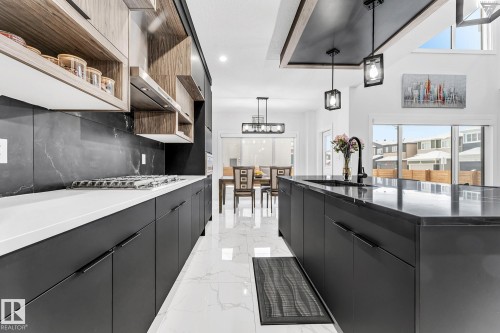 3130 Kostash Green, Edmonton, AB - Indoor Photo Showing Kitchen