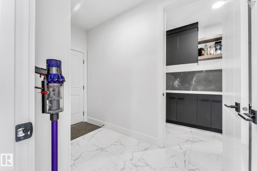 3130 Kostash Green, Edmonton, AB - Indoor Photo Showing Other Room