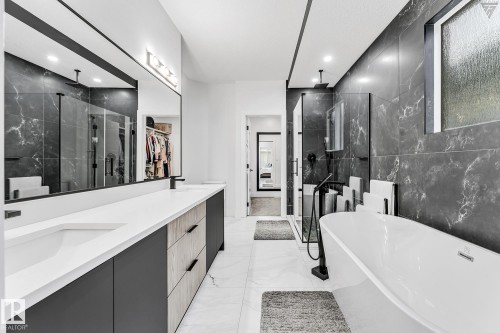 3130 Kostash Green, Edmonton, AB - Indoor Photo Showing Bathroom