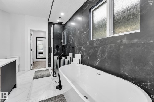 3130 Kostash Green, Edmonton, AB - Indoor Photo Showing Bathroom