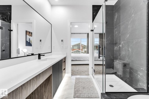 3130 Kostash Green, Edmonton, AB - Indoor Photo Showing Bathroom
