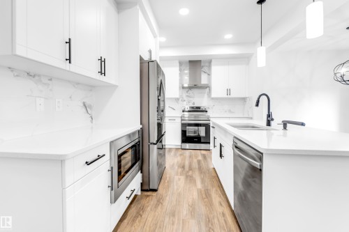 1336 11 Avenue, Edmonton, AB - Indoor Photo Showing Kitchen With Upgraded Kitchen