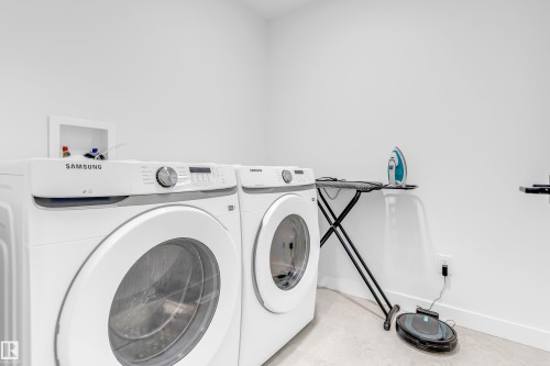 1336 11 Avenue, Edmonton, AB - Indoor Photo Showing Laundry Room