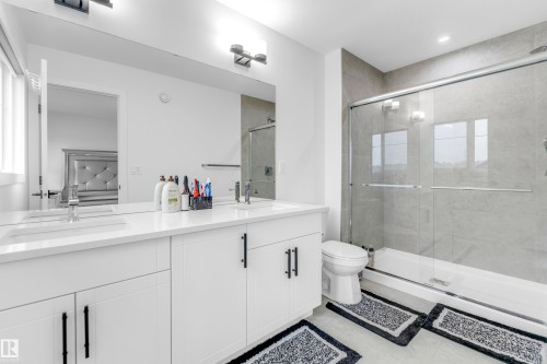 1336 11 Avenue, Edmonton, AB - Indoor Photo Showing Bathroom